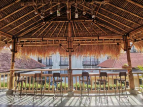 Отель Nuka Beach Inn  Kuta